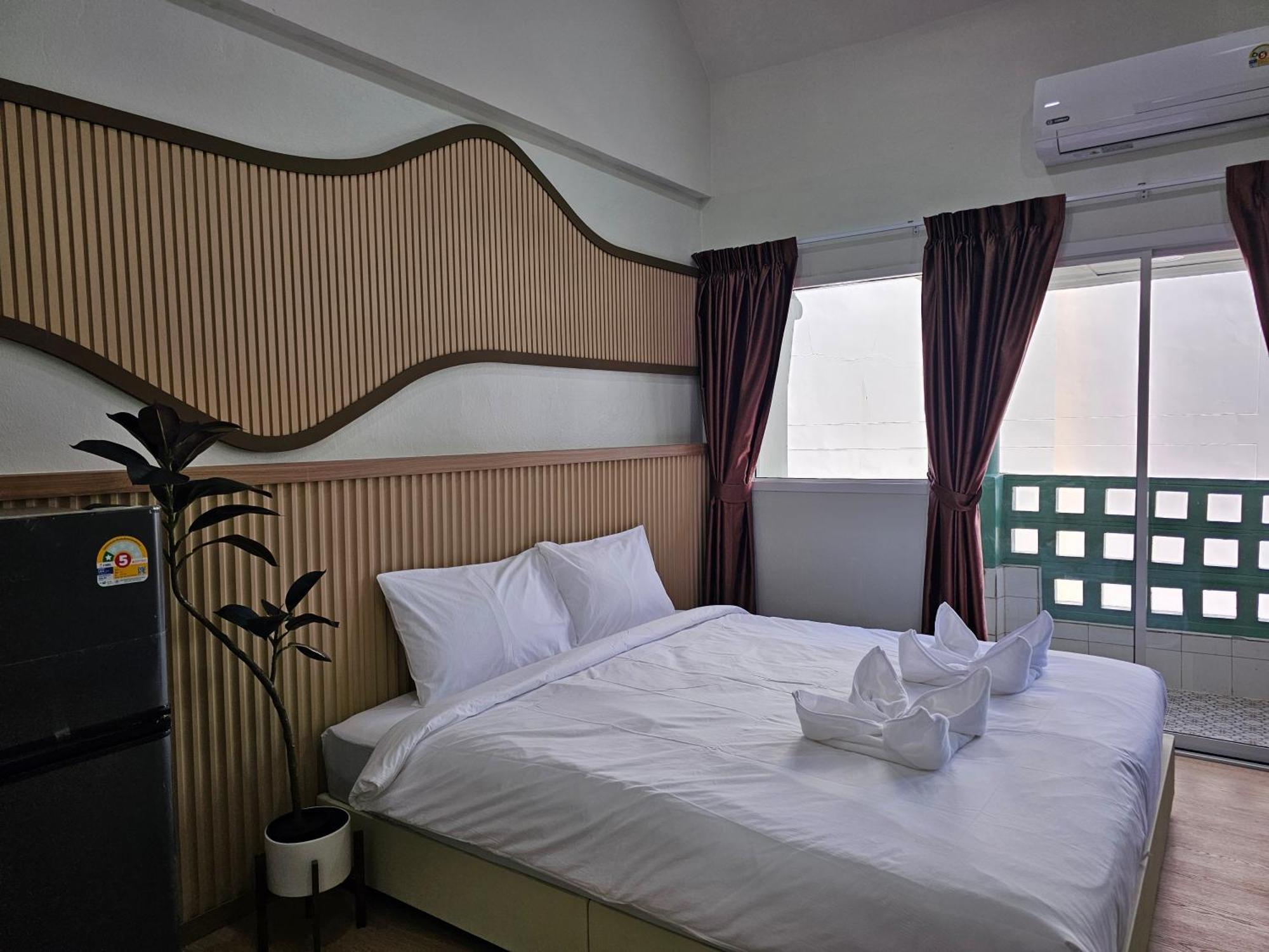 Lub Nai Hostel Patong 객실 사진