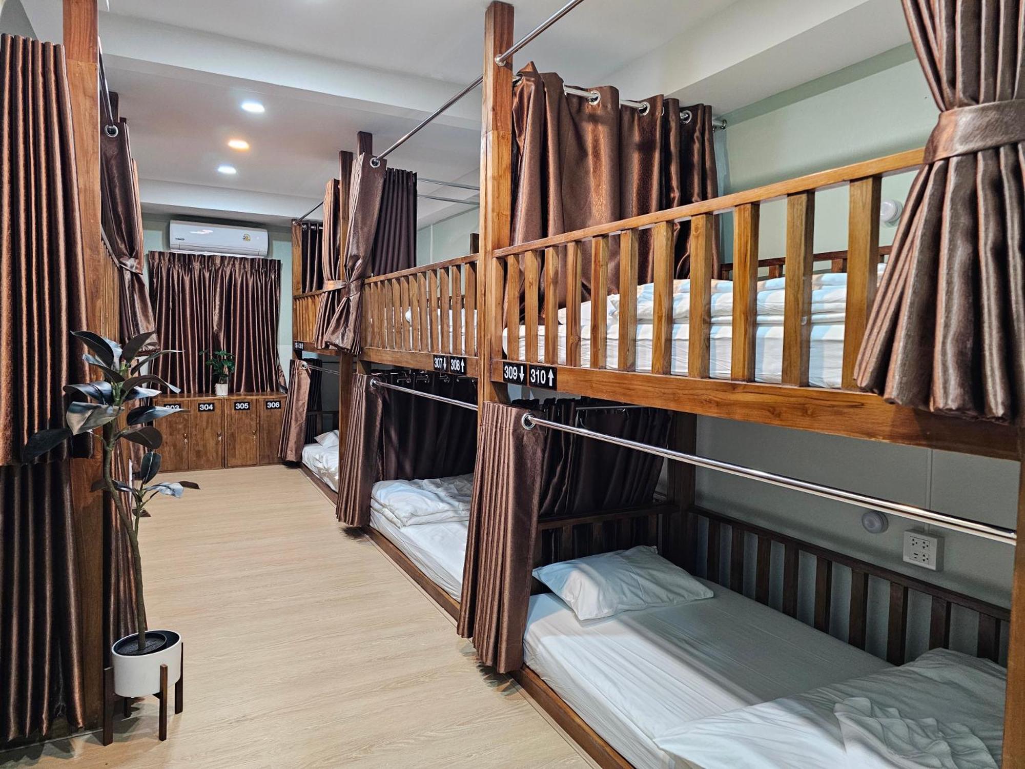 Lub Nai Hostel Patong 객실 사진